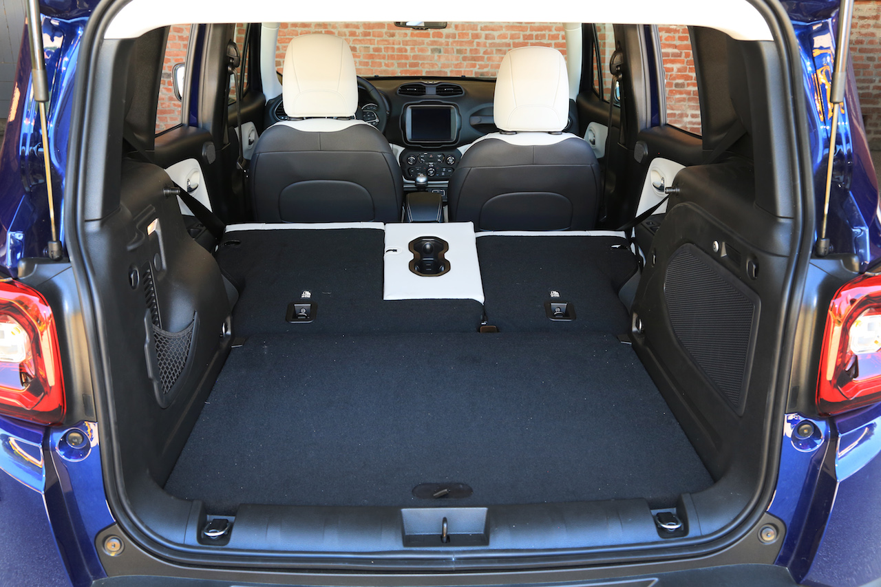 Photo 11 Jeep Renegade MY2019 1.0 statique intérieur coffre 2 places Essai Jeep Renegade