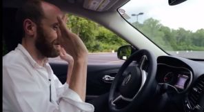 Conducteur sans les mains Jeep Cherokee
