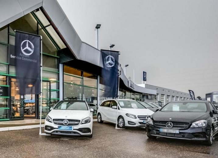 Kroely inaugure une école exclusive MercedesBenz VPVIVUL et Smart