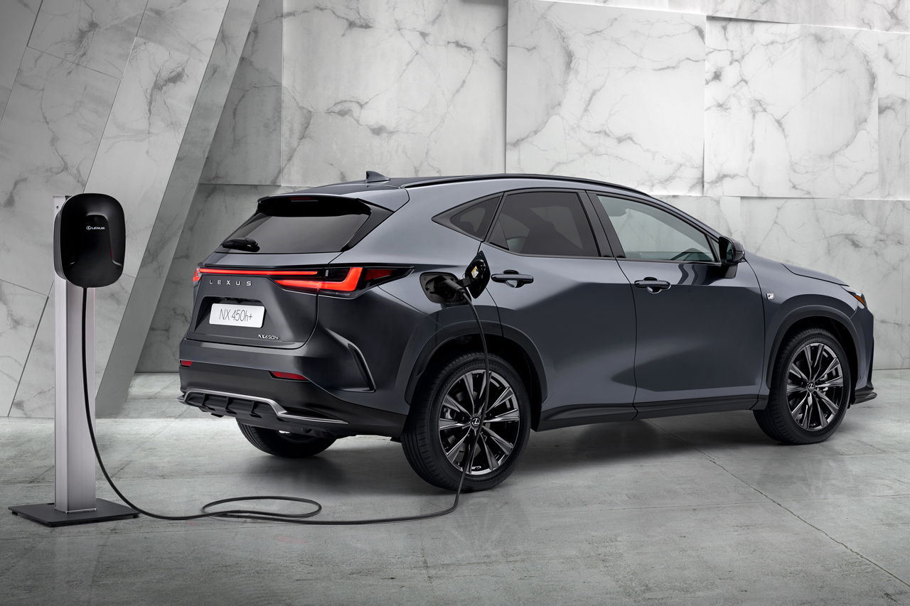 Lexus Nx 21 A Bord Du Premier Suv Hybride De Lexus