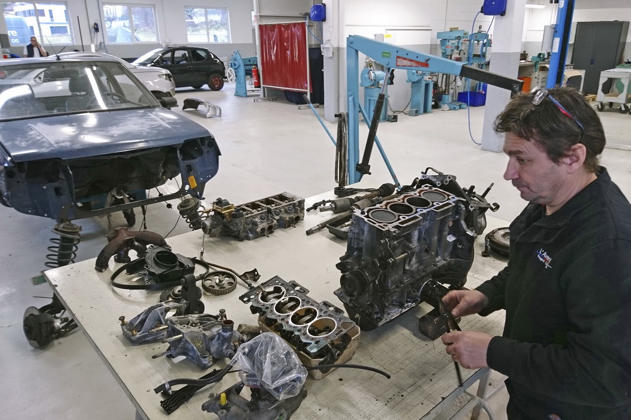 Ma Peugeot rénovée (saison 4) : les 205 et 206 à l'atelier
