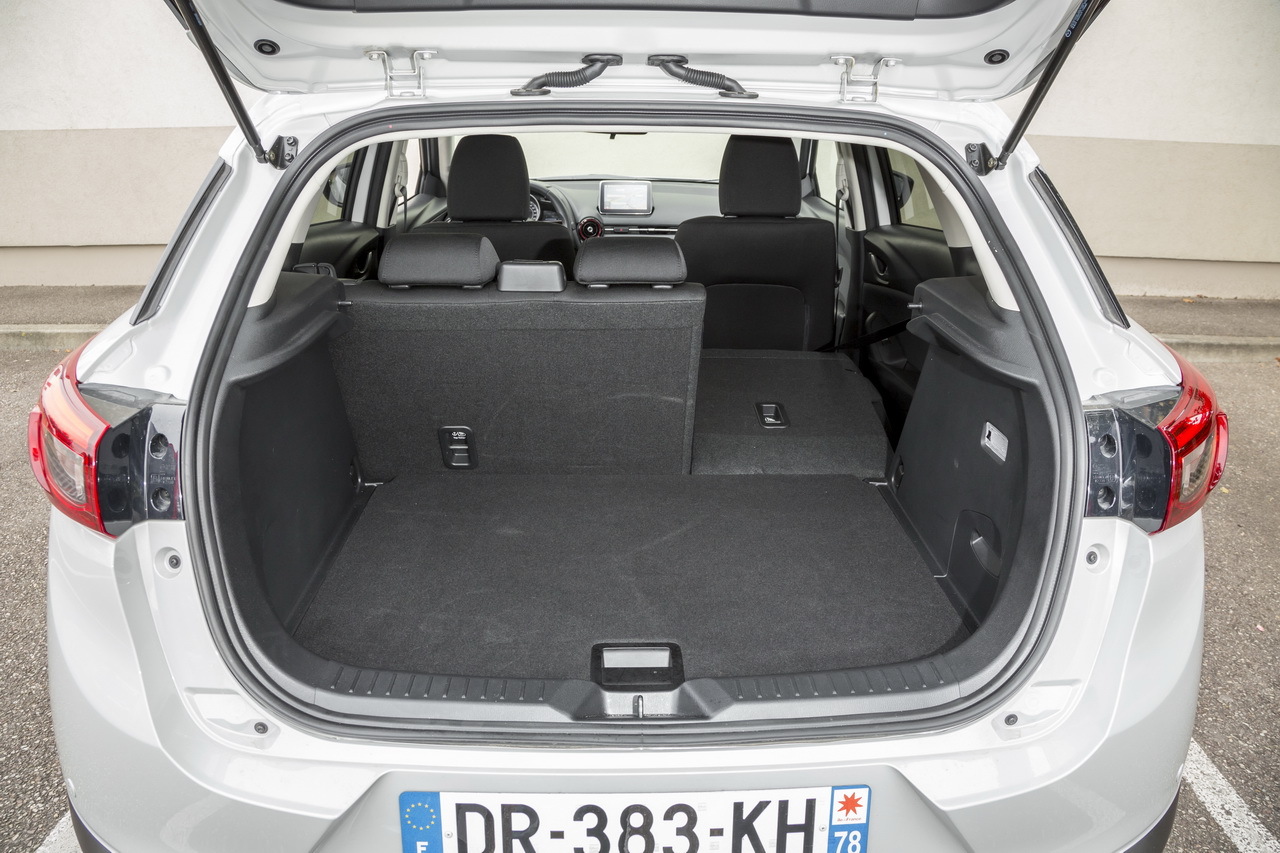 Essai comparatif Mazda CX-3 vs Renault Captur, le match ...