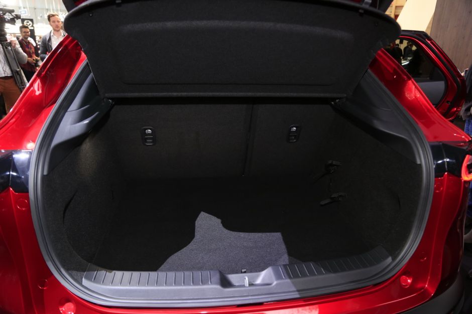Photo 4 Coffre du Mazda CX30. Tarifs Mazda CX30 (2019) prix, équipements et moteurs du