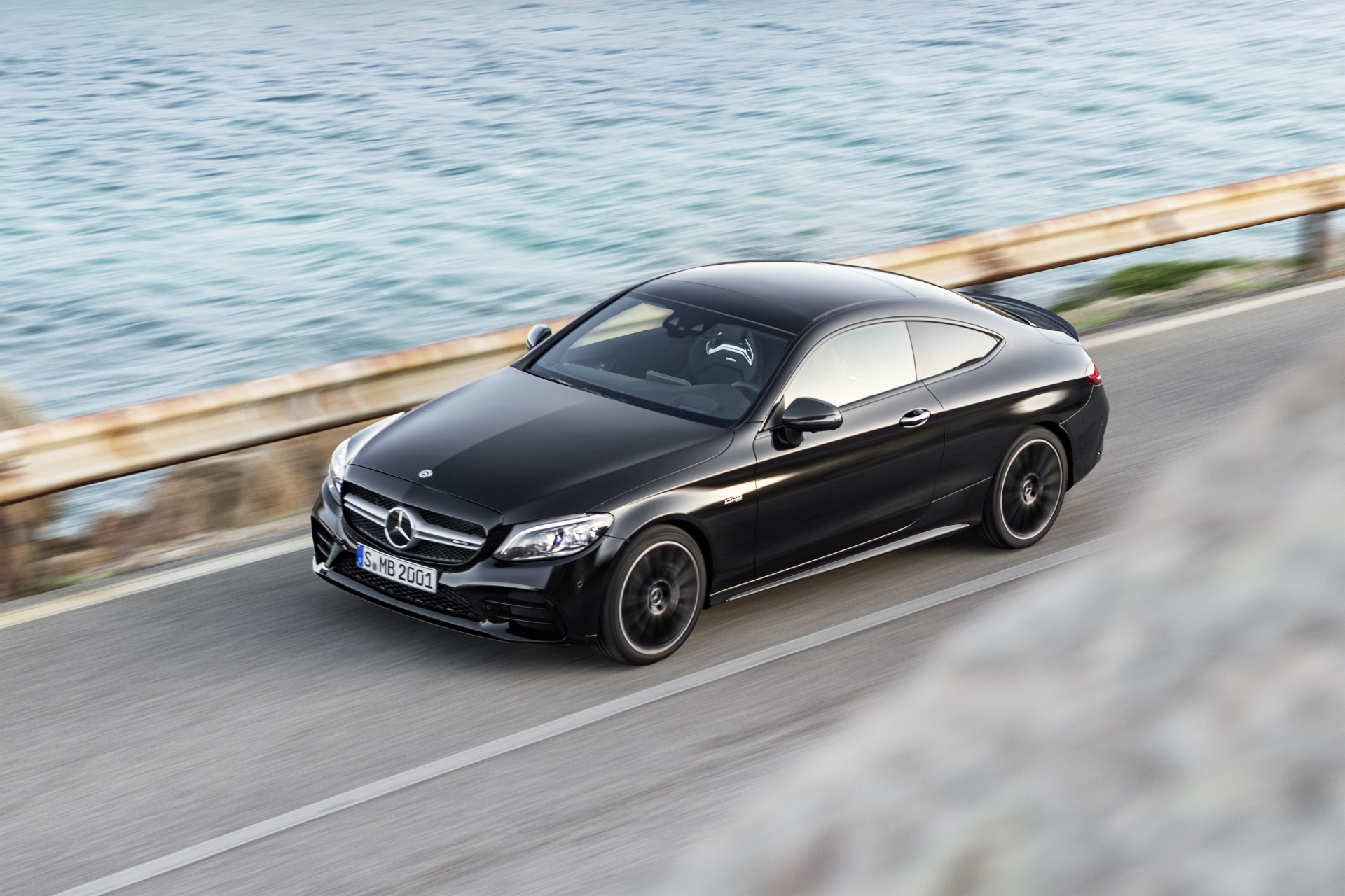 Photo 25 MercedesAMG C43 Coupé 2018 noire vue de dessus Mercedes