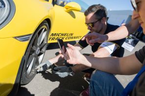 Michelin Track Connect Porsche 911 GT3 jaune
