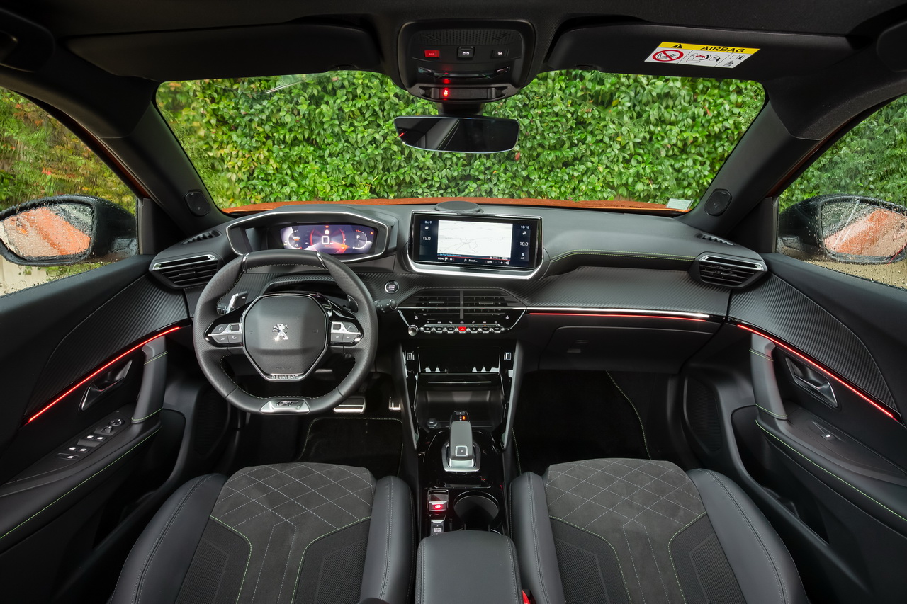 Tableau De Bord Peugeot 2008 Gt Line 2020 Photo 12 - Tableau de bord Peugeot 2008 BlueHDi 130 EAT8 (2020) - Essai Peugeot  2008 GT Line BlueHDi 130 : la polyvalence incarnée