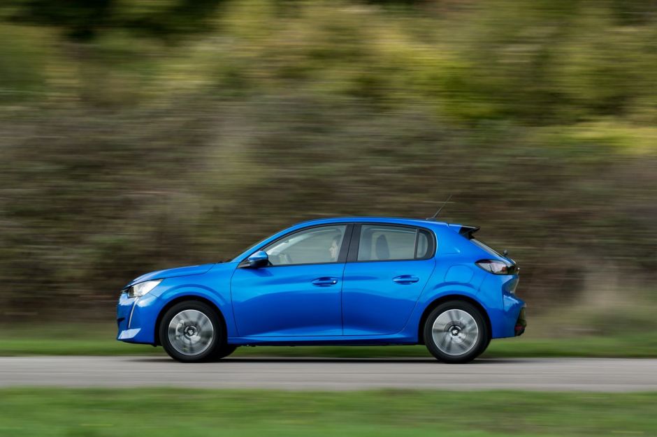 Peugeot 208 Vs Renault Clio 2018