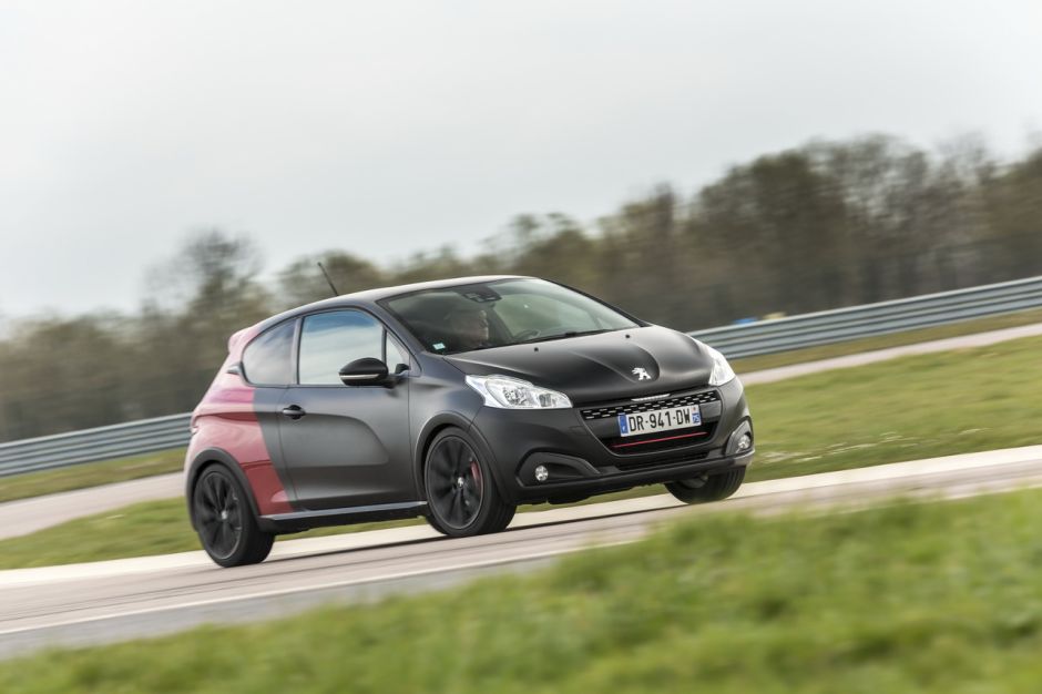 Essai comparatif : la DS3 Performance défie la 208 GTi ...