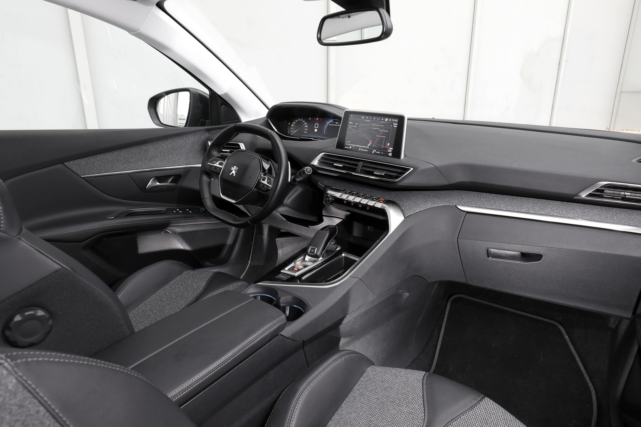 Photo 11 planche de bord peugeot 3008 essence Allure Essai Peugeot