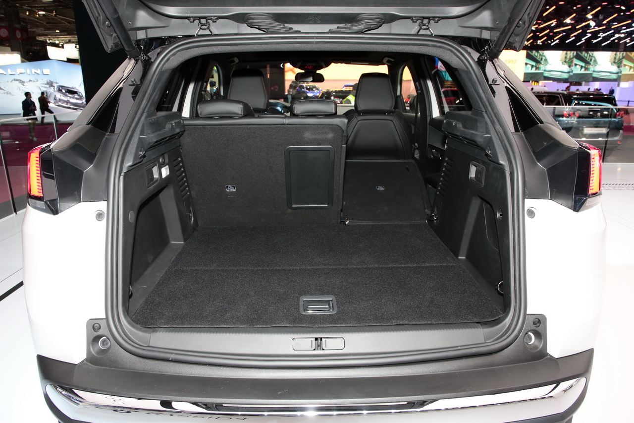 Peugeot 3008 Hybrid4 300 Ch Plus Performant Toujours Familial