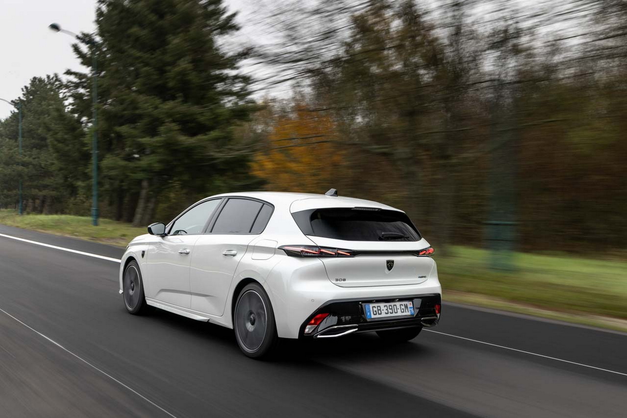 Photo 8 peugeot 308 hybride consommation Essai comparatif. La