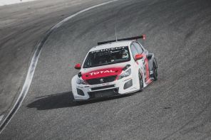 Peugeot 308 TCR Lédenon action vue du dessus
