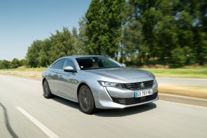 Peugeot 508 grise Allure travelling avant droit