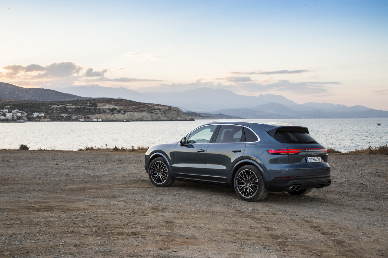 Photo 4 Porsche Cayenne vue arrière bleu Porsche Cayenne Coupé