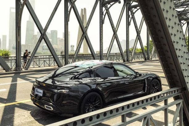porsche-taycan-chine-5.jpg?width=612&qua