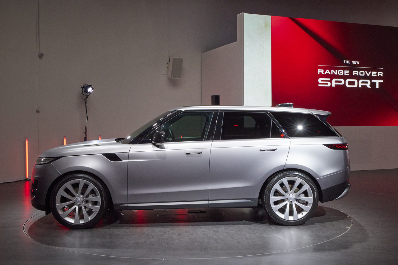 Land Rover Range Rover Sport 2022 length 4.95m