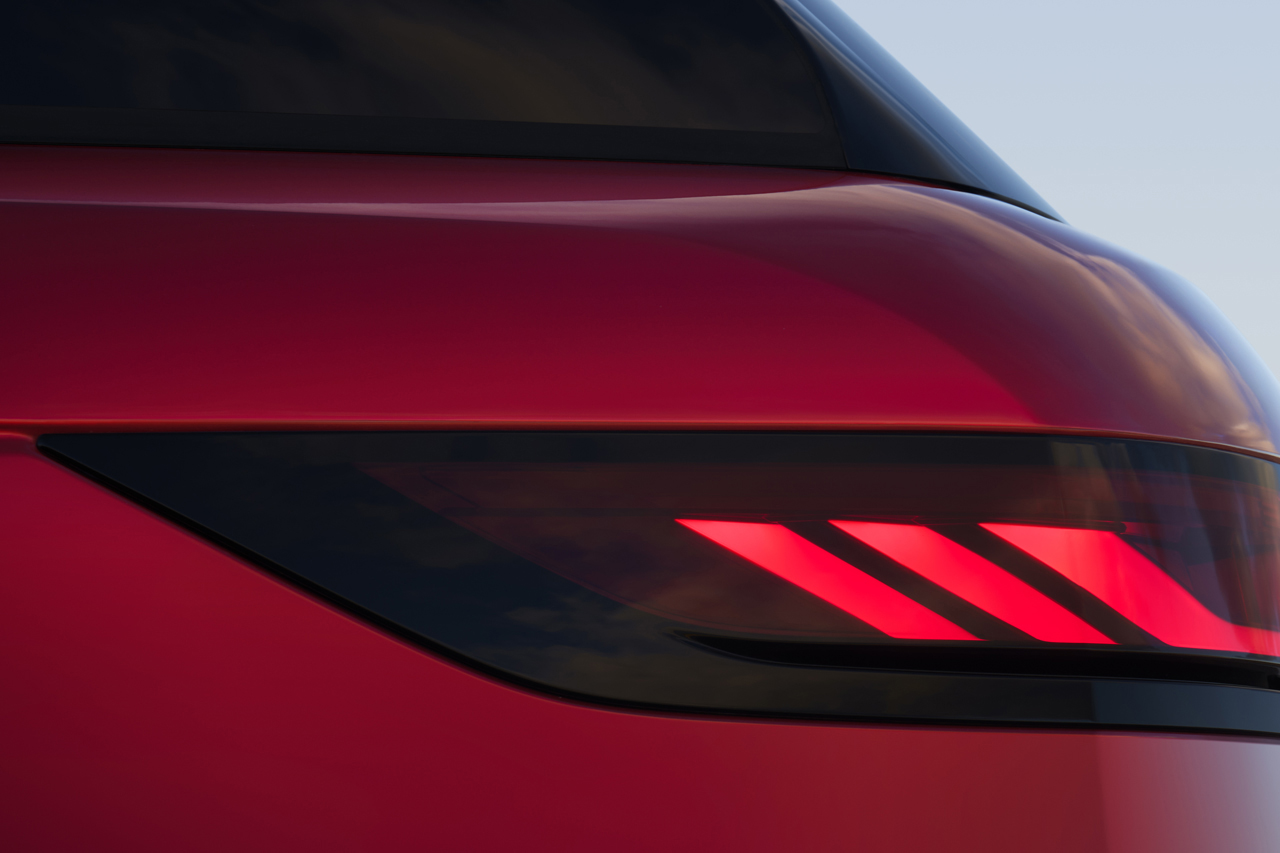 Range Rover Sport 2022 Red Firenze light signature