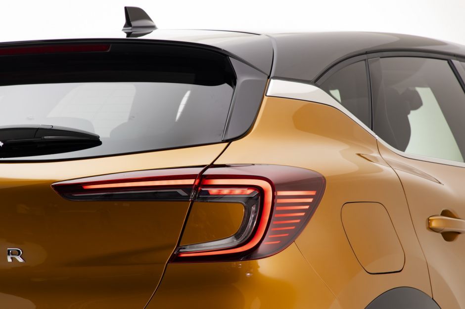 renault-captur-2-2019-02.jpg?width=940&q
