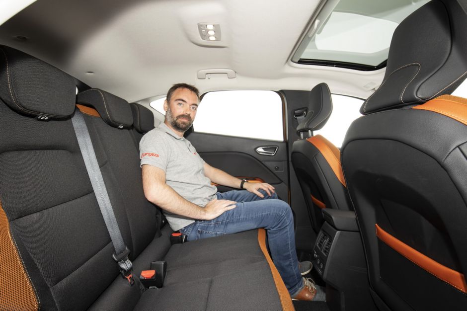 renault-captur-2-2019-41.jpg?width=940&q