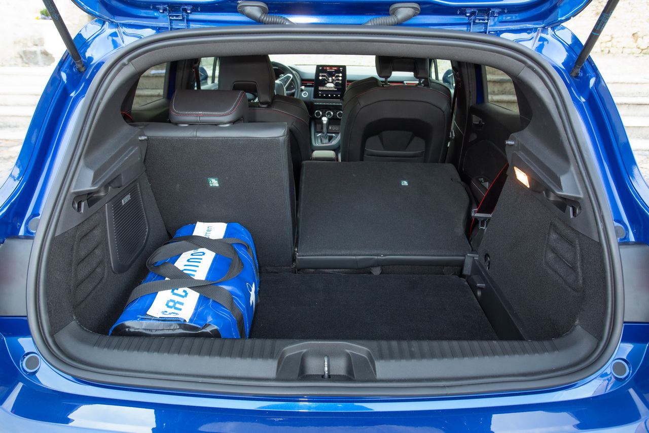 Photo 19 Renault Clio 5 RS Line Bleu coffre Renault Clio 5 vs