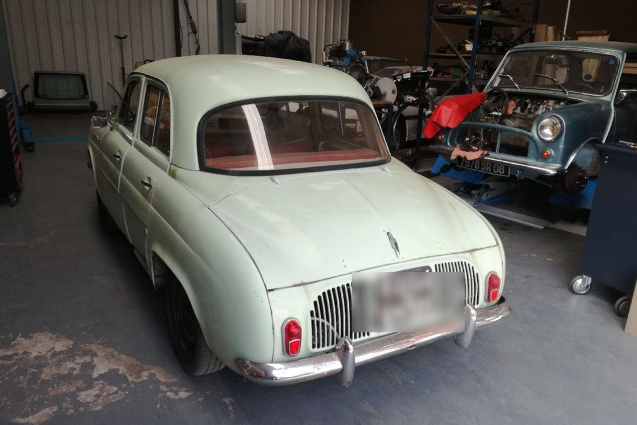 Photo 42 renault dauphine occasion Sorties de grange. Les pépites