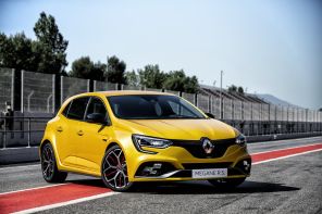 Renault Mégane RS Trophy 300 2018 jaune statique avant droit