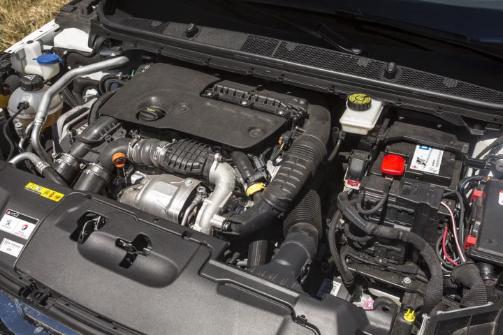 Essai comparatif Renault Mégane Estate (2016) vs Peugeot ...
