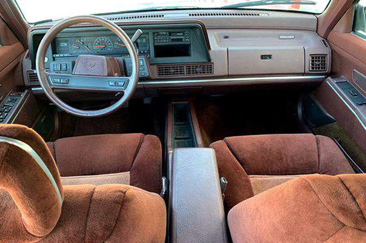 Renault Premier cockpit dashboard