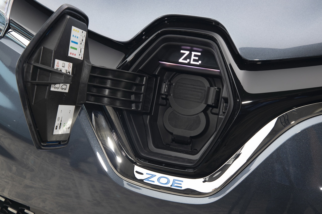 Photo 28 Renault Zoe 2 2019 prise de recharge Renault Zoé (2019