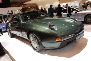 Exemplaire unique, cette Porsche 928 a empattement allongé est suffisamment logeable pour quatre passagers