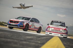 Skoda Octavia 245 RS et 130 RS avion