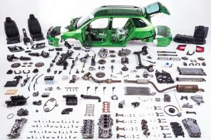 Skoda Fabia Combi verte démontée atelier