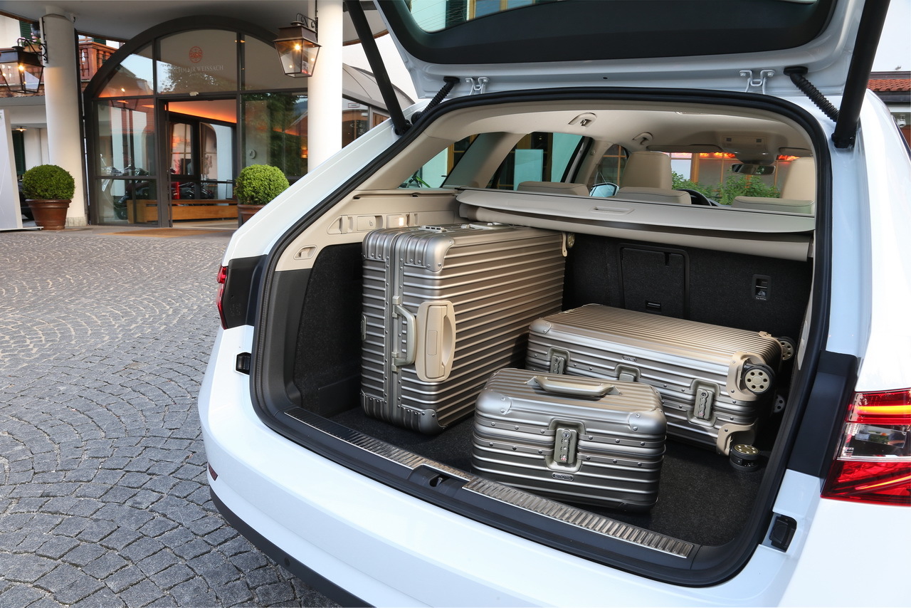 Essai nouvelle Skoda Superb Combi (2015) : l'élégant cargo ...