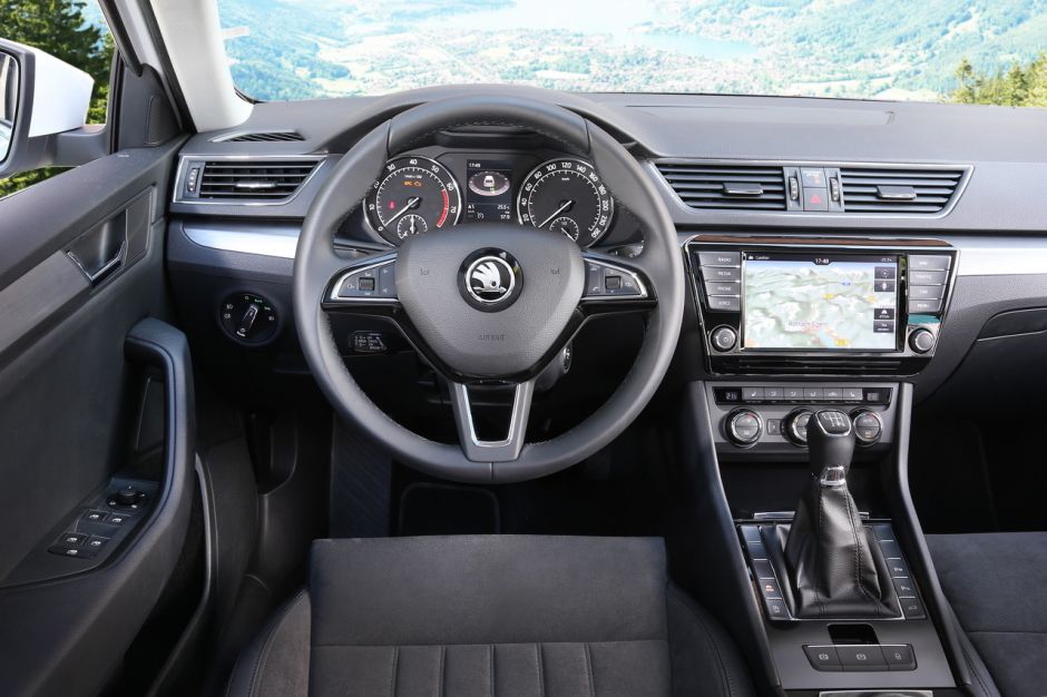 Essai nouvelle Skoda Superb Combi (2015) : l'élégant cargo ...