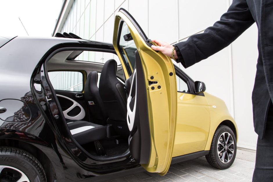 Essai comparatif : Smart Forfour II vs Renault Twingo III ...