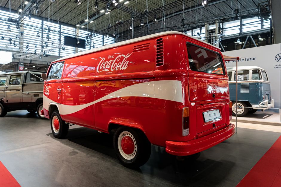 Stand Volkswagen : le Combi à l'honneur à Rétromobile 2020 ...