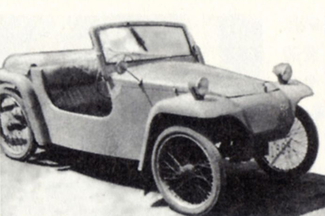 Flying Feather. The Japanese Citroën “2CV” with motorcycle wheels Ace