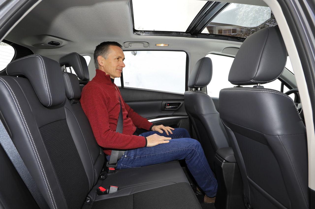 suzuki s cross rear seats