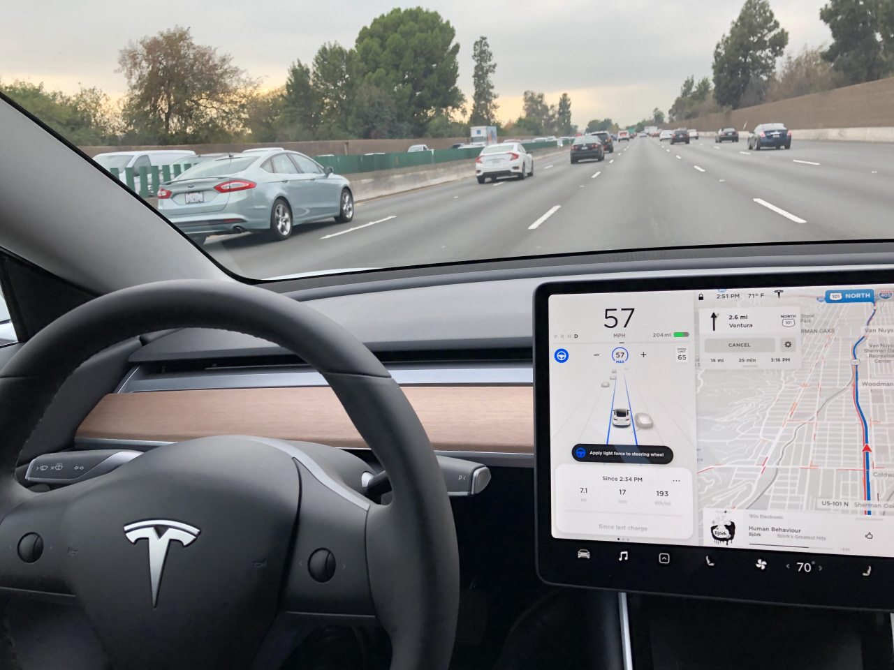 Photo 25 tesla model Y 2021 autopilot Tesla Model Y (2021). A bord