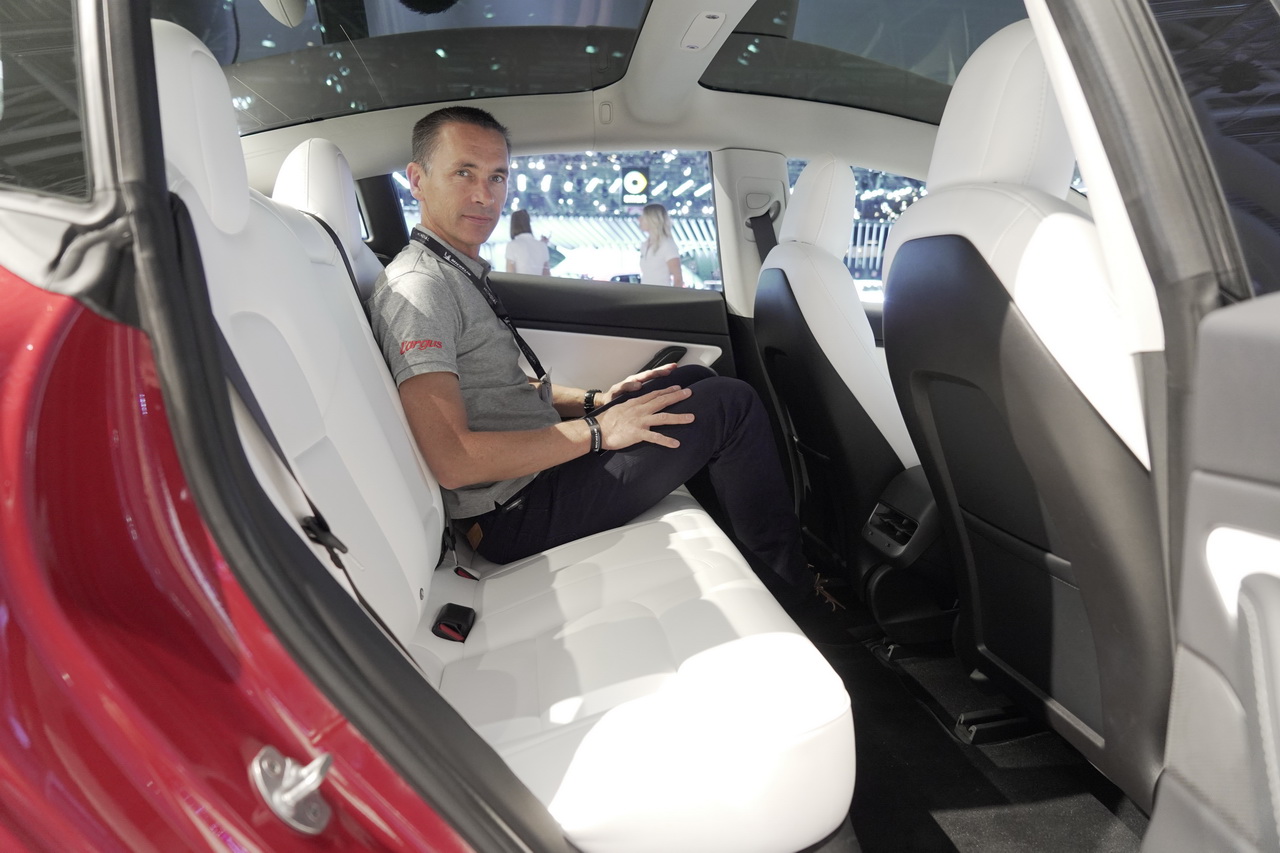 Tesla model 3 place arriere clearance