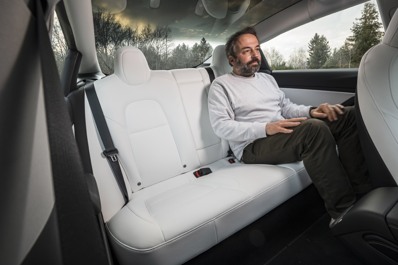 Tesla Model 3 (2022). Increased autonomy and equipment, unchanged price