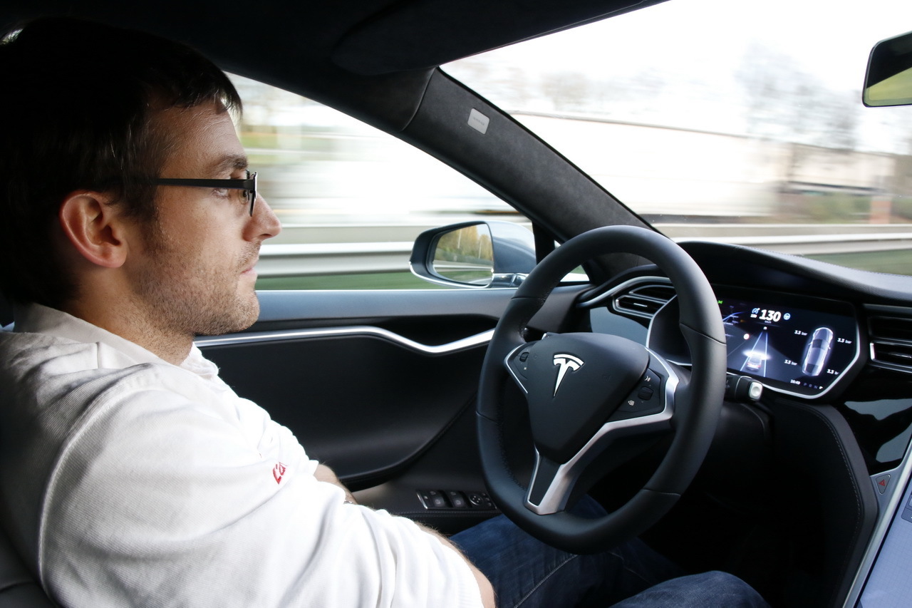 Tesla Autopilot une offre d'essai gratuite pendant un mois