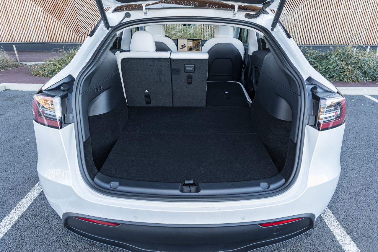 Photo 32 Coffre tesla Model Y Essai Tesla Model Y vs Audi Q4 etron le match des SUV