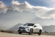 Toyota RAV4 Hybride 2019 blanc action avant gauche