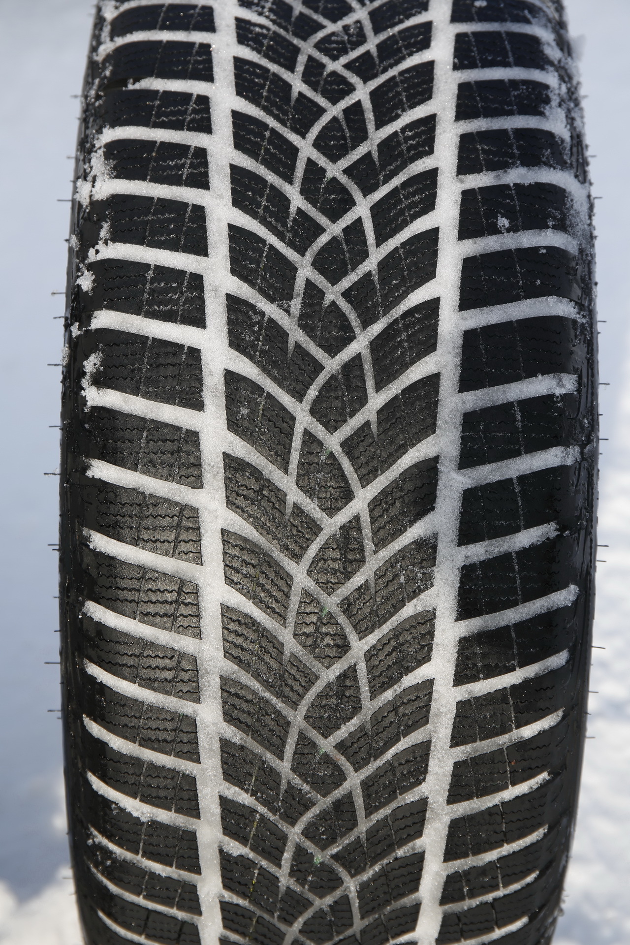 Test pneus hiver le Goodyear UltraGrip Performance face à ses rivaux