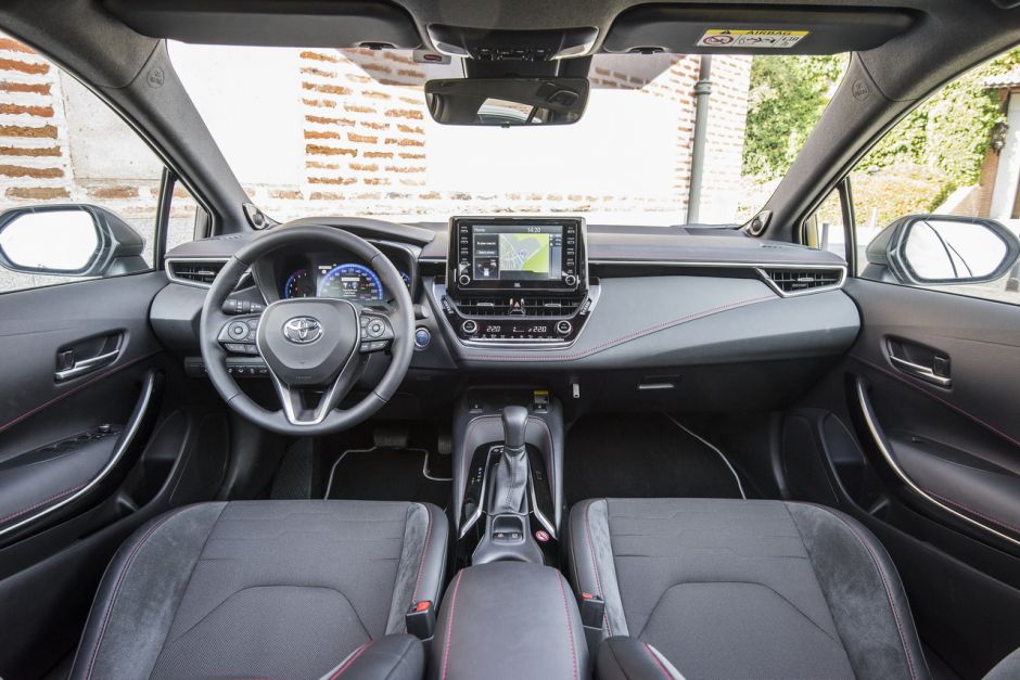 [Image: toyota-corolla-hybride-180h-2019-rouge-3...quality=80]
