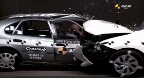 Crash test Toyota Corolla (1998) vs Toyota Auris (2015)