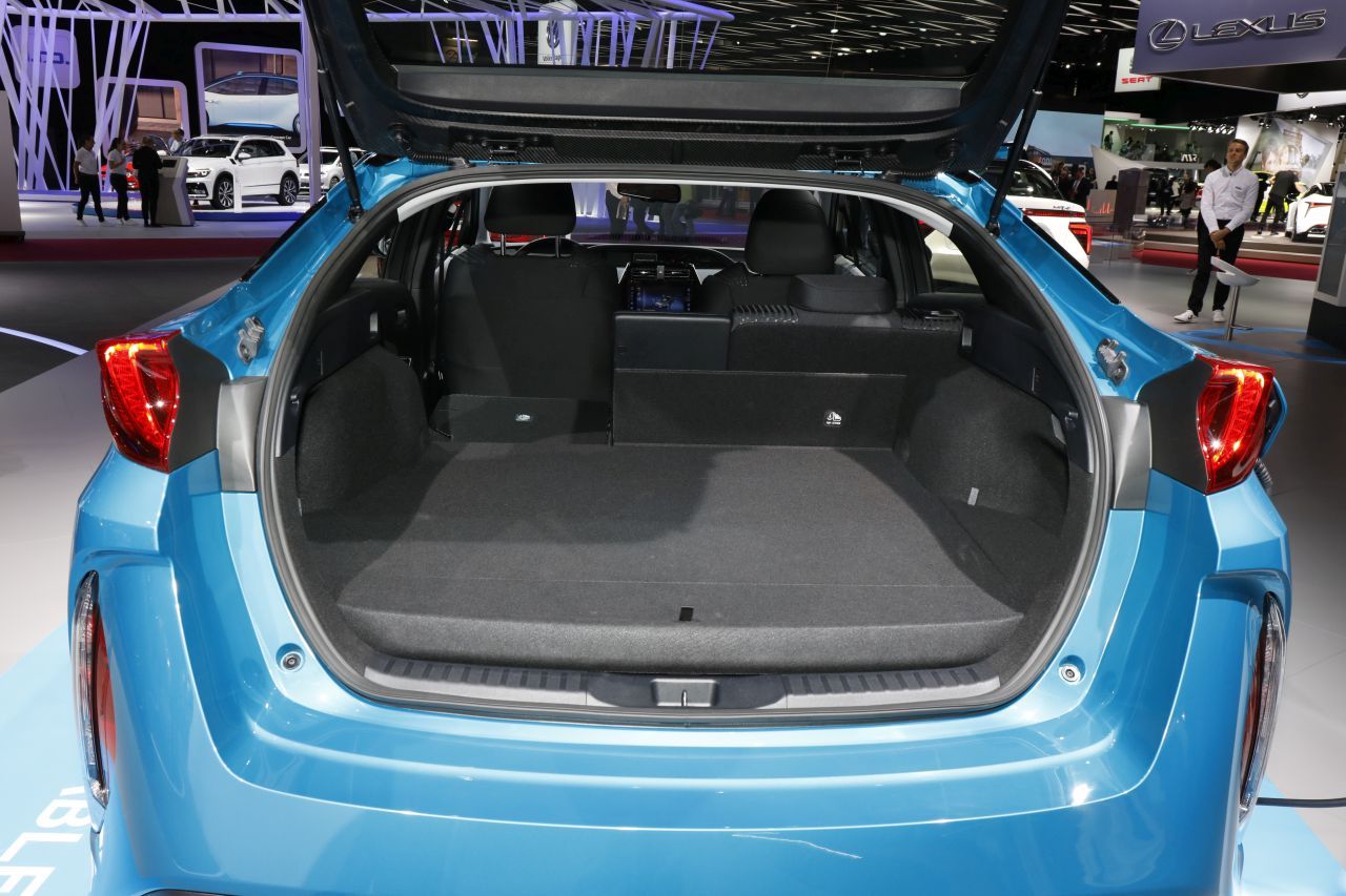 Toyota Prius vs Hyundai Ioniq : le match des hybrides ...