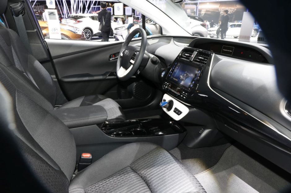 Toyota Prius vs Hyundai Ioniq : le match des hybrides ...