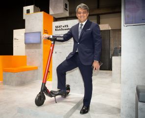 Luca de Meo trottinette seat